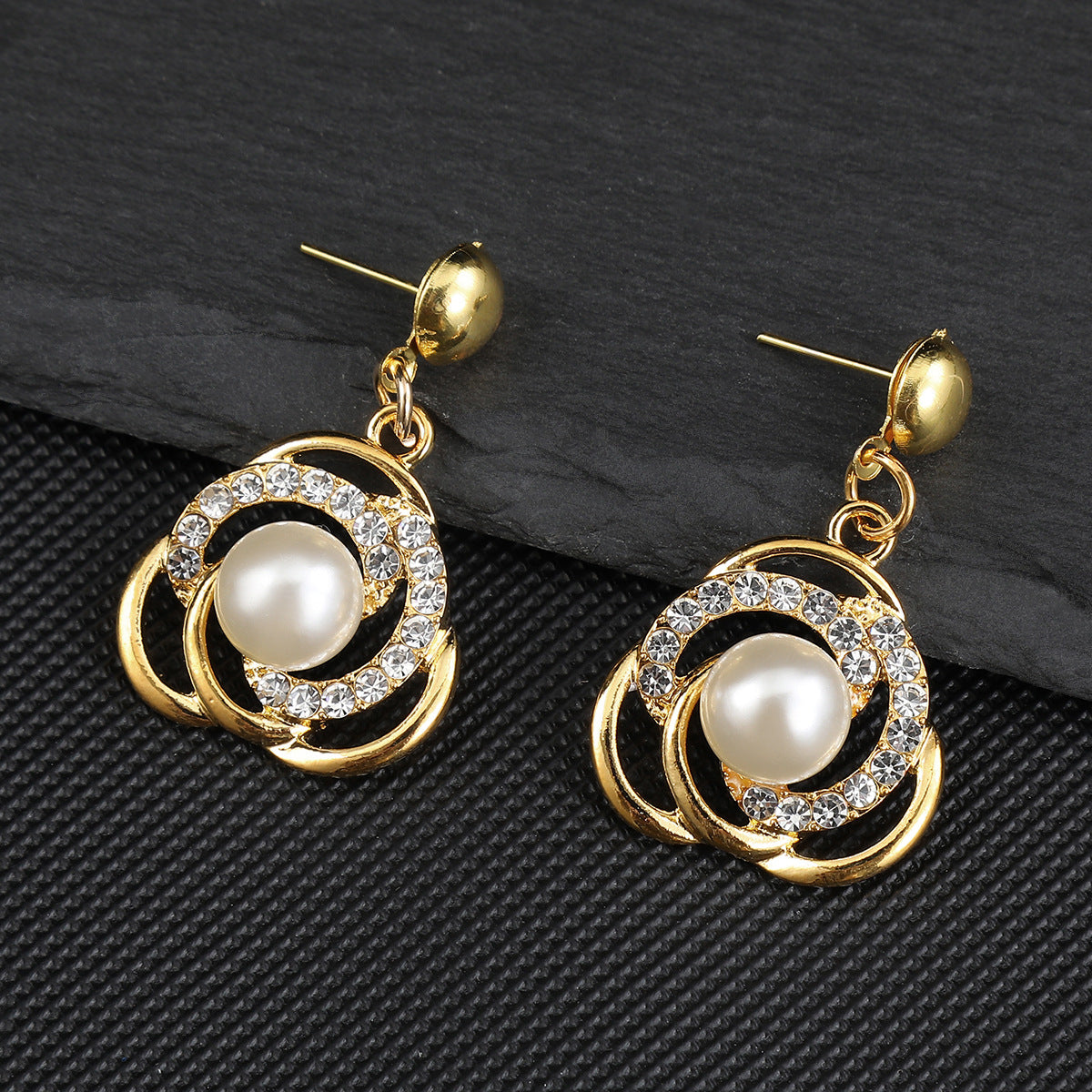 Versatile Golden Necklace Earrings Set - Confidence