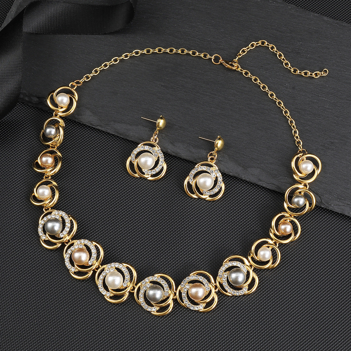 Versatile Golden Necklace Earrings Set - Confidence